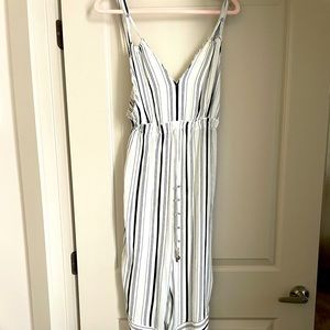 Brand new summer jumper in S size but fits loose